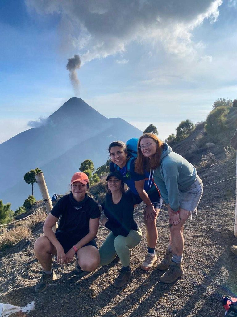 2023 Guatemala UPAVIM Volcan avec Agathe