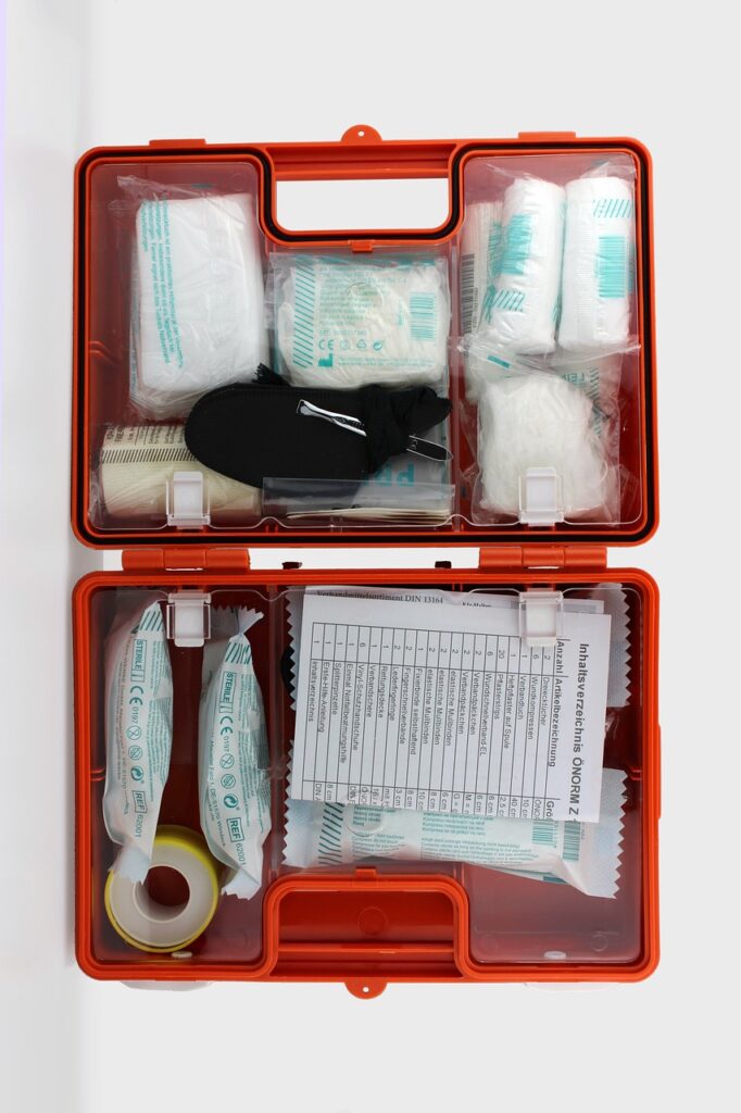 first aid kit 4535157 1280